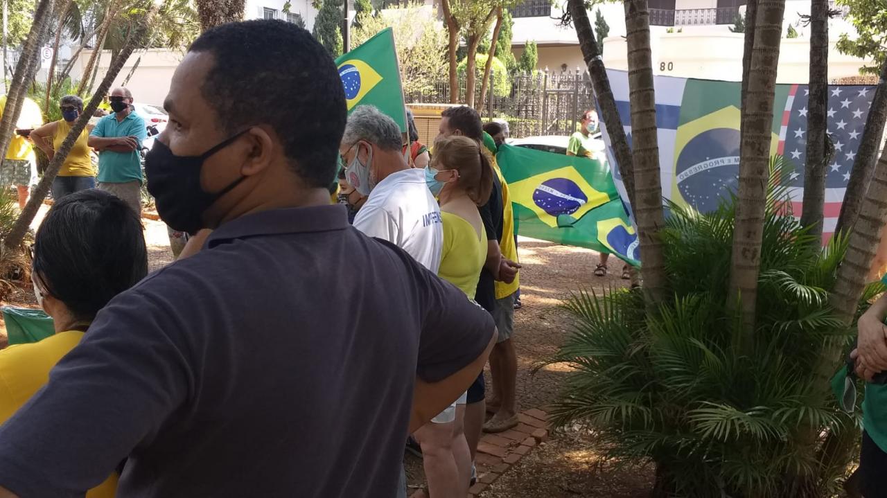 Foto 22 de 31 — Manifestantes fazem ato pró-Bolsonaro na Praça da Independência; veja imagens